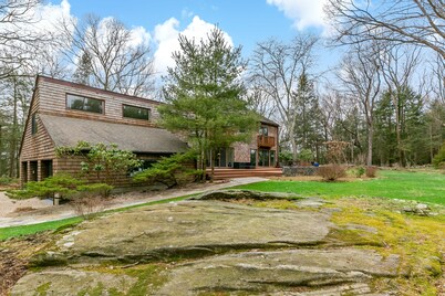 beautiful contemporary house , only one hour from Manhattan