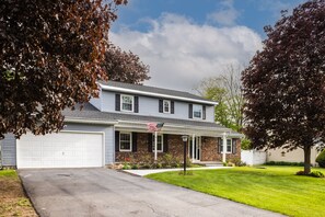 Exterior - Hot Tub I Heated Pool Open Memorial Day I Game Room I Firepit I Close to Track (Saratoga Springs)