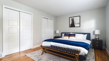 4 bedrooms, desk, iron/ironing board, travel crib