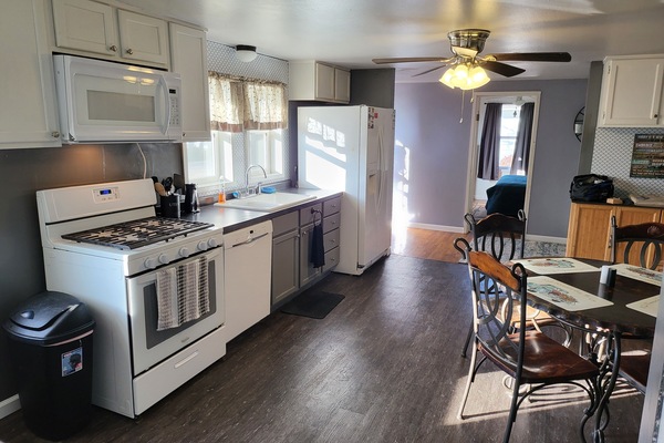 Refrigerador, microondas, horno, placa de cocina