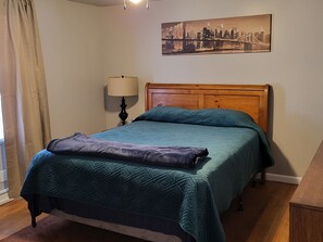 3 bedrooms, iron/ironing board, free WiFi, bed sheets