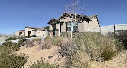 Former Model Home, 3 Car Garage, Gym, Sleep 14