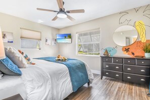 3 bedrooms, desk, iron/ironing board, travel cot
