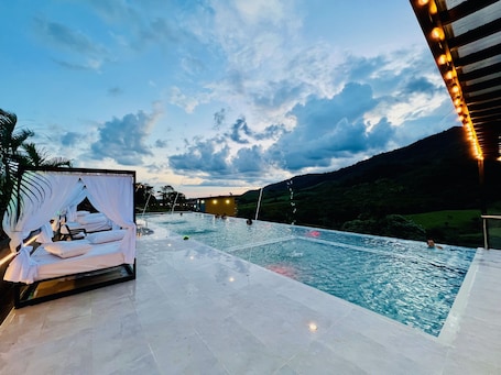 3 outdoor pools. Estadero Bello Horizonte