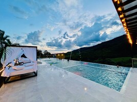 3 piscinas al aire libre