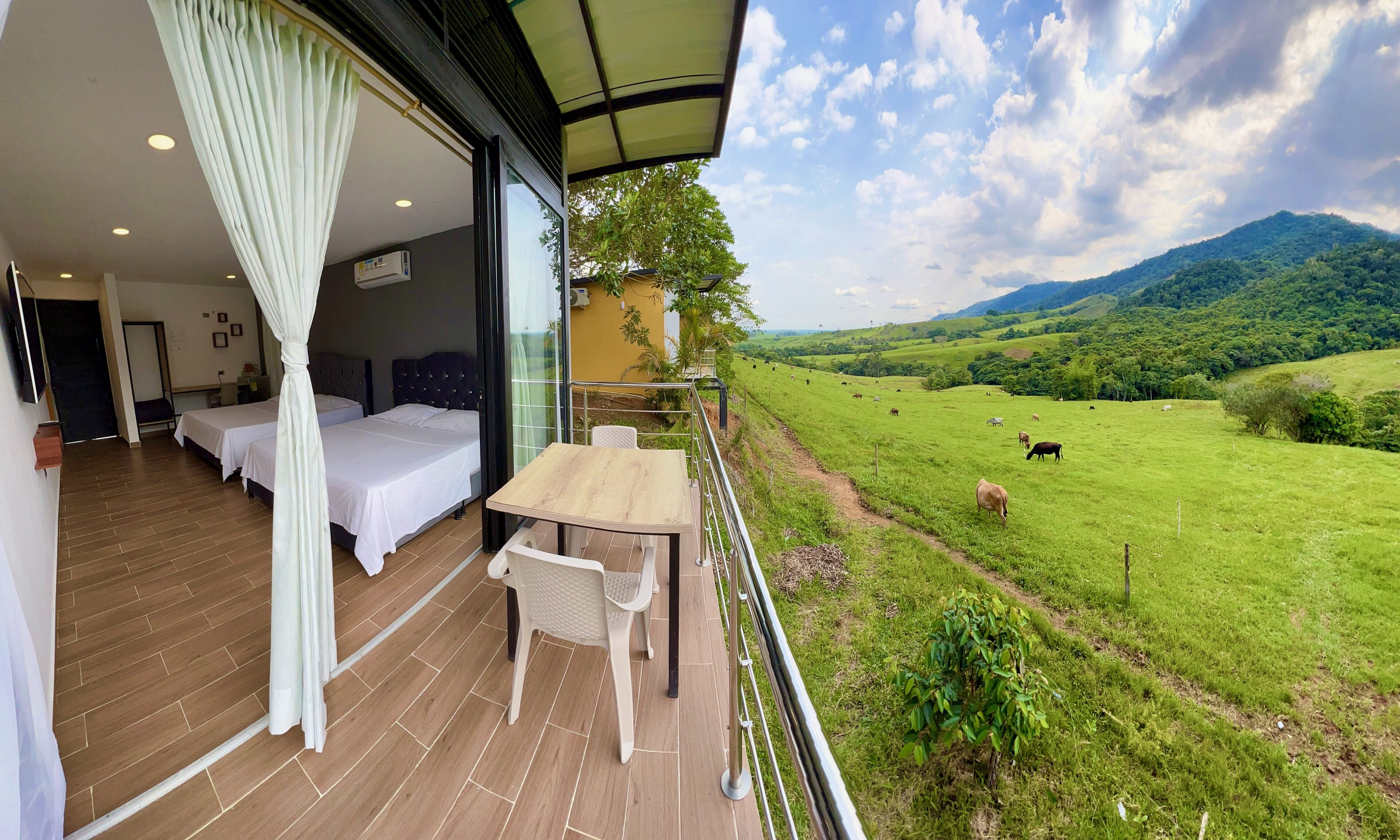 Cabaña Familiar De Lujo | Premium bedding, pillowtop beds, minibar, individually furnished