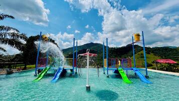 3 albercas al aire libre