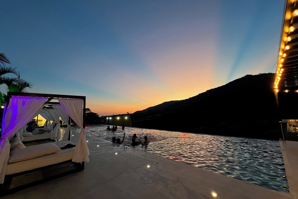 Infinity pool
