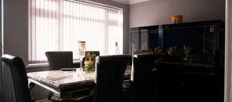 Captivating 3-Bed House in Birmingham