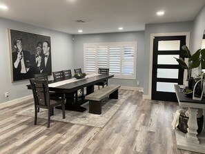 Dining - The White House -Spacious 4BR W/Pool 10 min from TPC Golf! (Scottsdale)