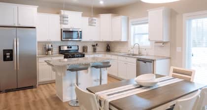 Family Friendly Home - 5 mins drive to New Buffalo Beach!