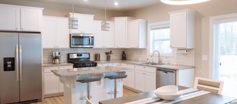 Family Friendly Home - 5 mins drive to New Buffalo Beach!