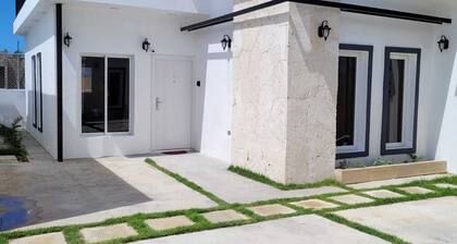 Villa of Dreams w/rooftop Jacuzzi