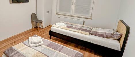 3 bedrooms, bed sheets