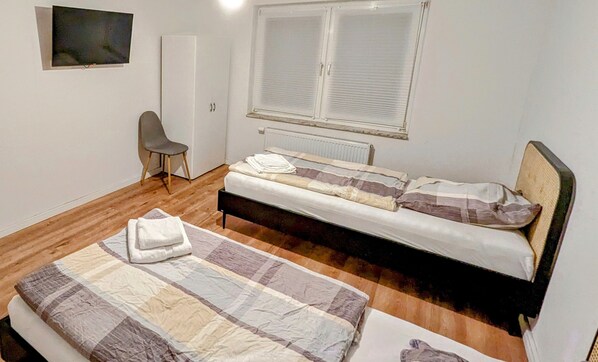 3 bedrooms, bed sheets