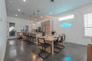 Dining - The Right House @ East Downtown (Houston)