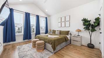 2 slaapkamers, een strijkplank/strijkijzer, reisbedje, internet