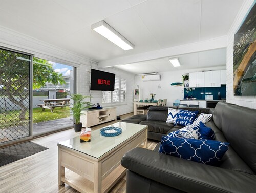 Skyes Beach House - Downstairs Accommodation