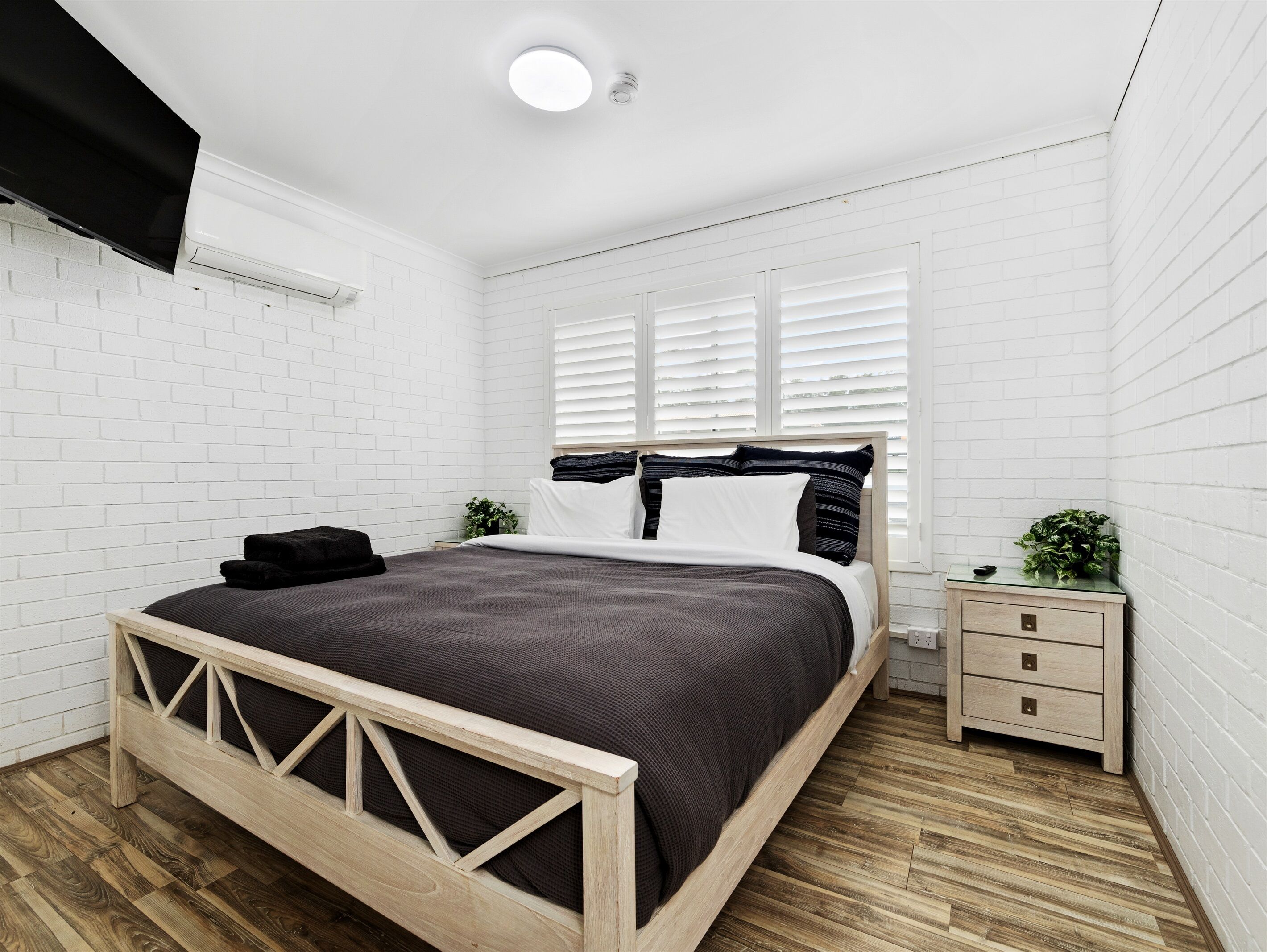 2 bedrooms, iron/ironing board, travel crib, free WiFi