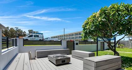 Skyes Beach House-Views, Spas, Sauna, Arcade Games