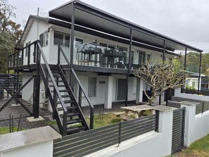 Exterior - SKYES BEACH HOUSE | spas | sauna | arcade machines (Malua Bay)