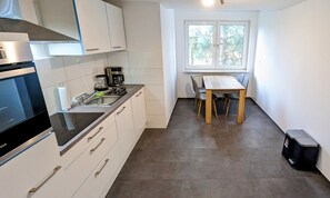 Private kitchen - Zentrale Wohnung für 4 Personen mit Küche & Waschmaschine (Wilhelmshaven)