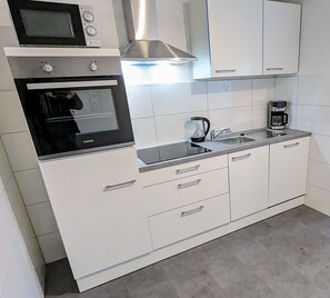 Private kitchen - Zentrale Wohnung für 4 Personen mit Küche & Waschmaschine (Wilhelmshaven)