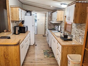 Private kitchen - Cozy golf course quarters with amazing freeway access (Mesa)