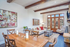 In-room dining - Villas At Cortina 4 3 Bedroom Condo by Alpine Lodging Telluride (Telluride)