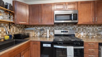 Studio | Private kitchen | Fridge, coffee/tea maker