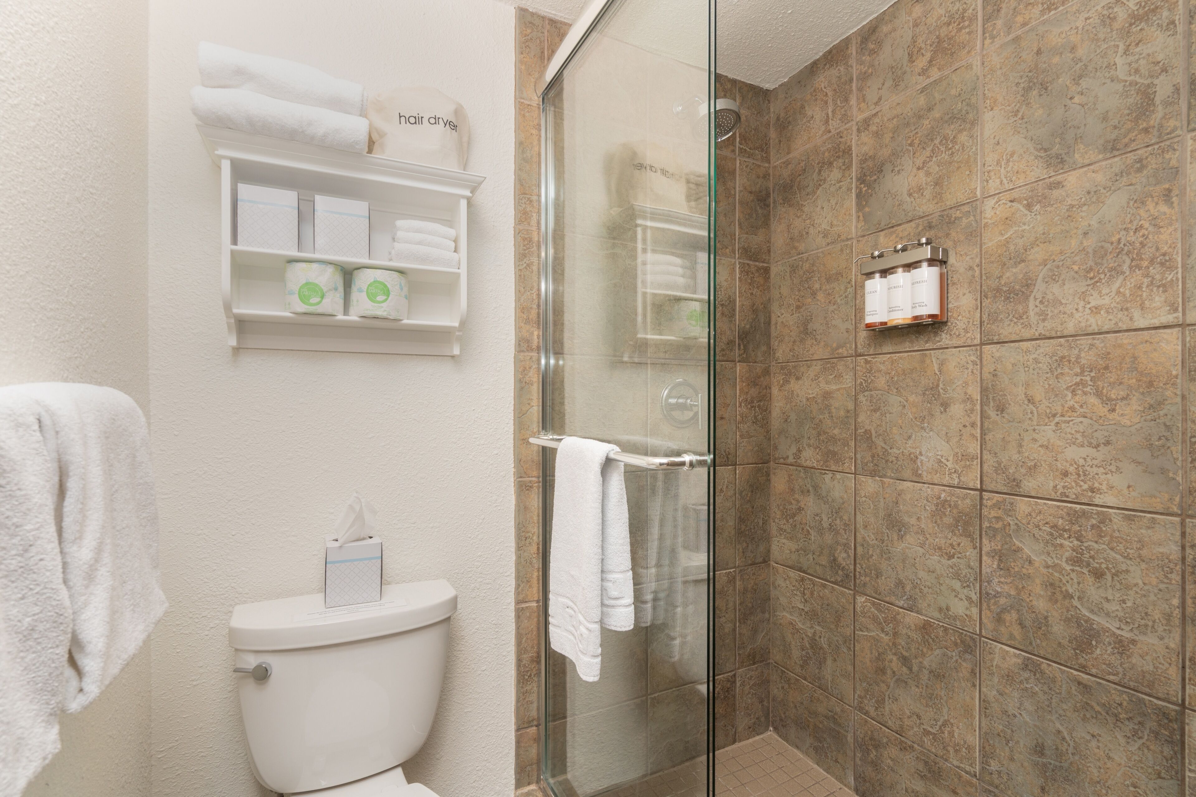 Studio | Bathroom | Towels, shampoo