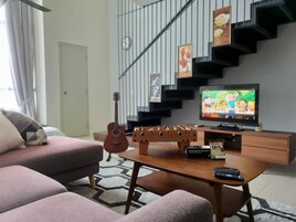 Deluxe Duplex | Blackout drapes, iron/ironing board, free WiFi, bed sheets