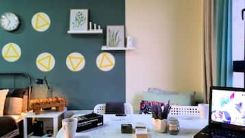 Family Studio Suite, Berbilang Katil | Langsir/tirai gelap terus, seterika/papan seterika, Wi-fi percuma