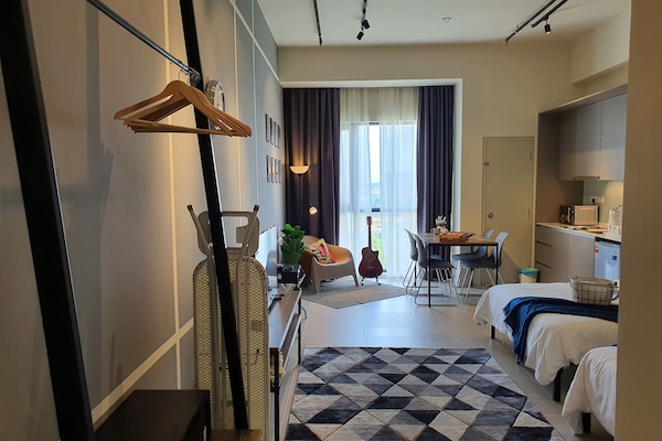 Cortinas blackout, tabla de planchar con plancha y wifi gratis