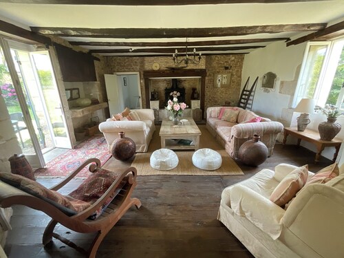 Family friendly farmhouse, 5 mins from beach lake and historic market