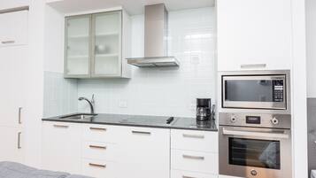 2 bedrooms, individually decorated, individually furnished, desk