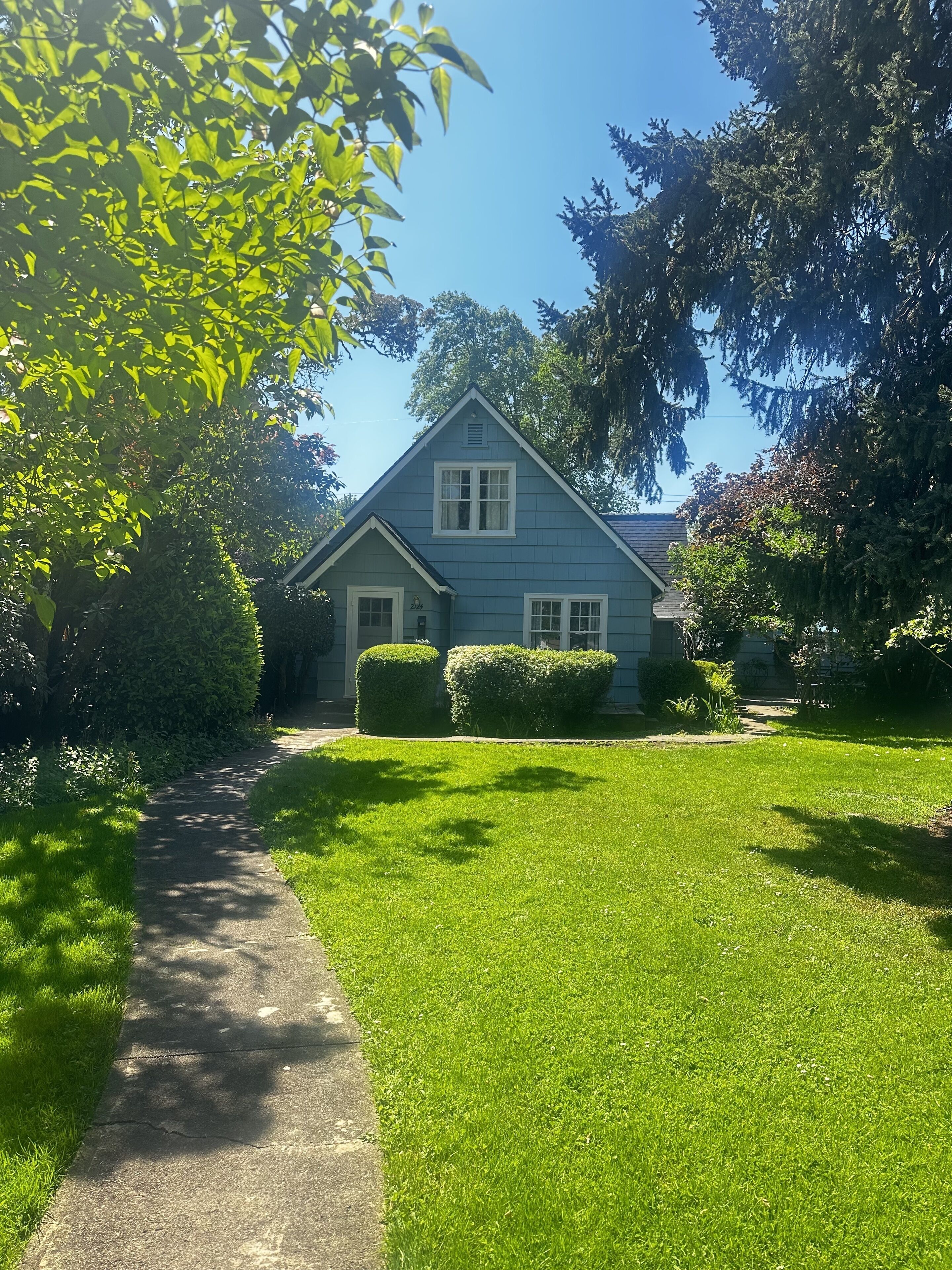 U of O Cottage- 3 blocks to Hayward Field!