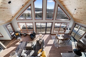 Smart TV, fireplace - Lax Lake View Retreat (Silver Bay)