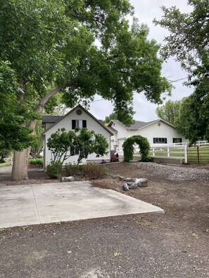 Property grounds - Park-like setting near river, trails, hot springs and so much more! (Hagerman)