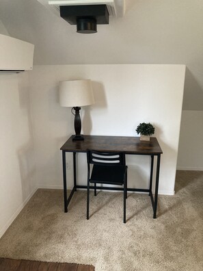 Interior - Park-like setting near river, trails, hot springs and so much more! (Hagerman)