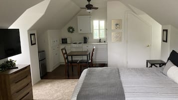 1 habitación, escritorio, wifi gratis y ropa de cama