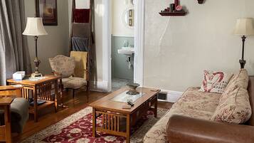 Téléviseur connecté, lecteur de DVD, livres