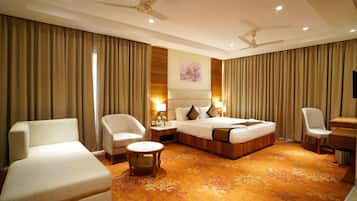 Executive Room | Pillow-top beds, laptop workspace, soundproofing, free wired Internet