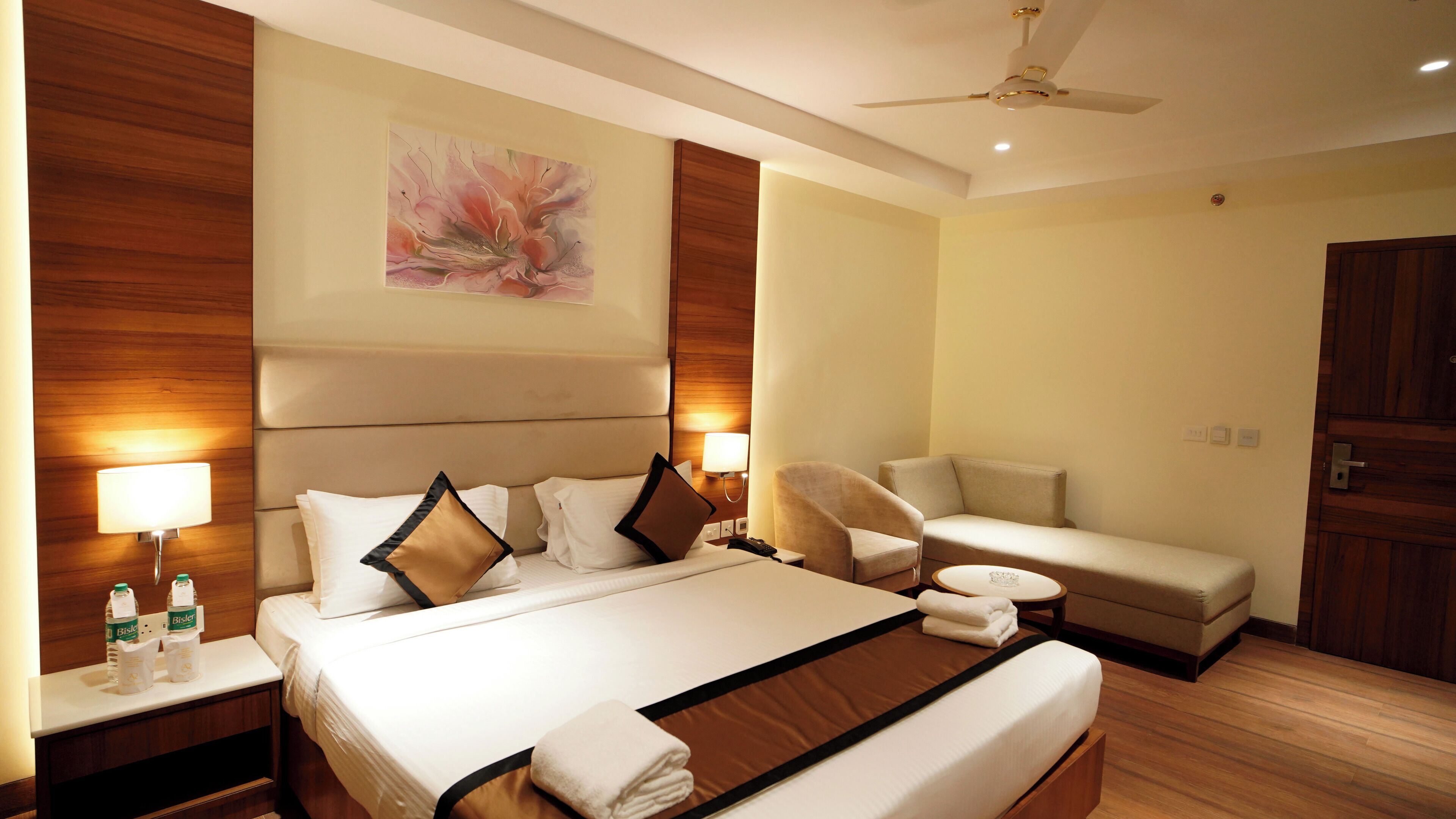 Colchones con pillow-top y espacio para trabajar con laptop 