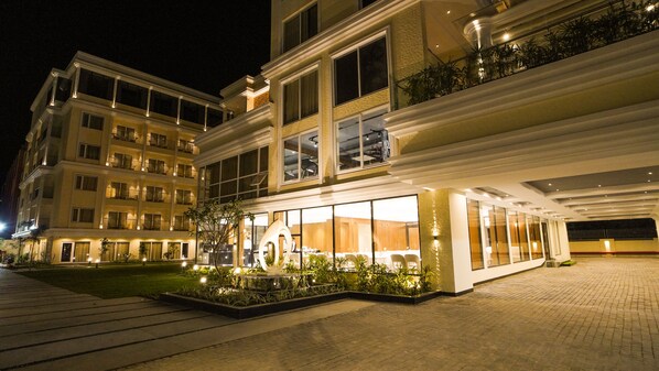 Front of property - Antique Regency (Kanthi)