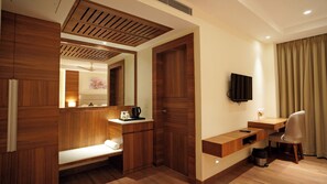 Premium Room with Garden View | Living area | 32-inch LCD TV with cable channels, TV, table tennis - Antique Regency (Kanthi)