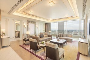 Penthouse Suite | Living area | 50-inch Smart TV with digital channels - Eastin Grand Hotel Phayathai (Bangkok)