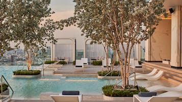 2 outdoor pools