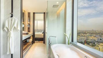 Premium Deluxe with Lounge Access | Bathroom | Free toiletries, hair dryer, bathrobes, slippers