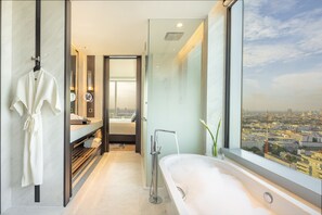 Premium Deluxe | Badkamer | Gratis toiletartikelen, een haardroger, badjassen, pantoffels